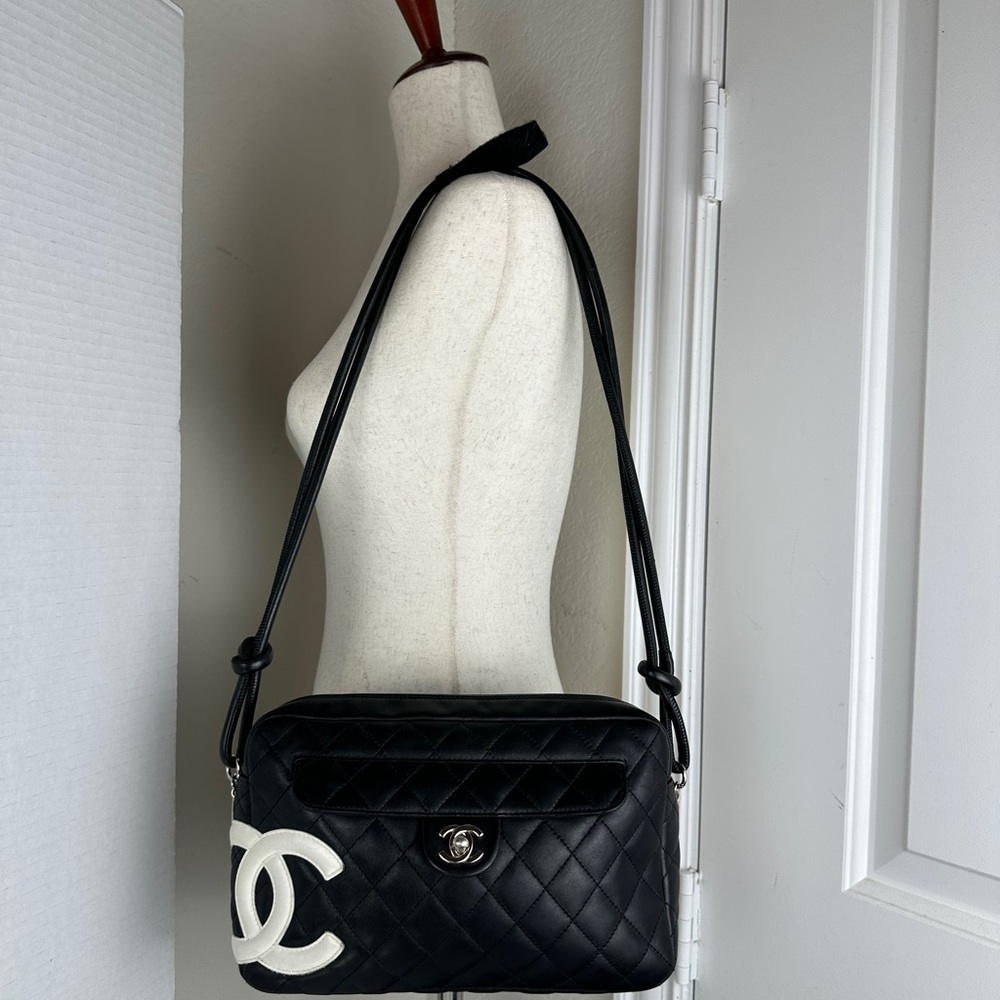 CHANEL Black Quilted Lambskin Shoulder Bag with White CC Charm - Picture 2 of 6